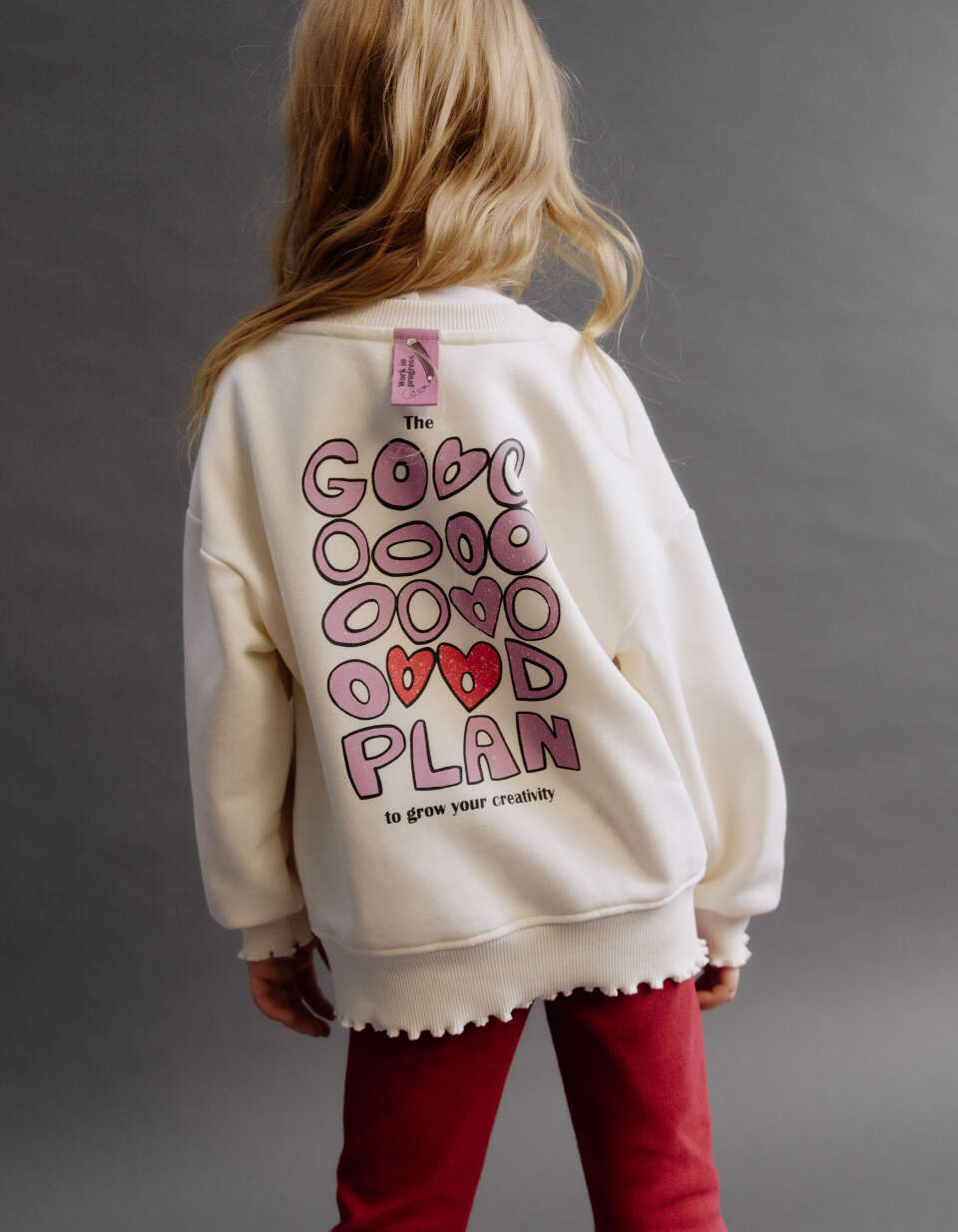 Свитшот с ярким принтом для девочек